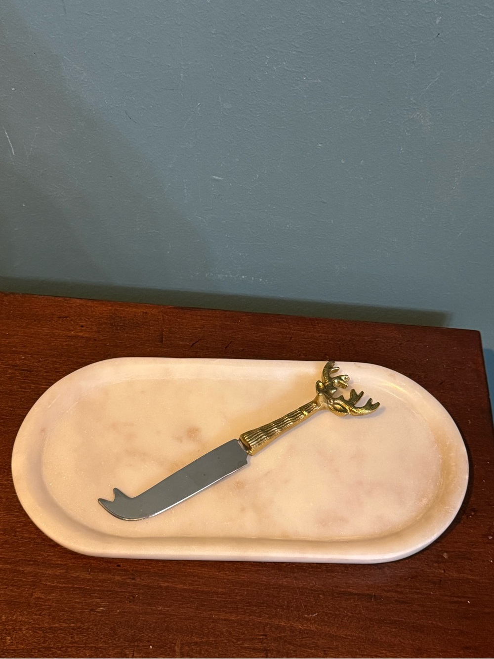 Marble Cheese Tray with Gold Deer-Handle Knife - White
